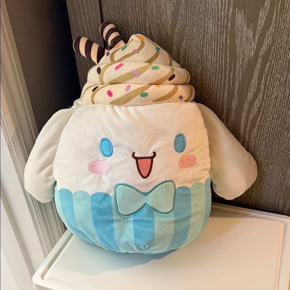 Large Cinnamoroll Squishmallow
